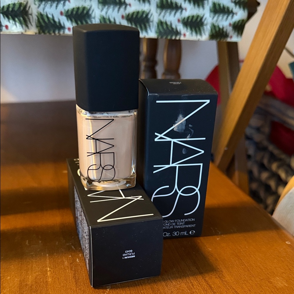 NARS Radiant Foundation in medium 1 Punjab 6043